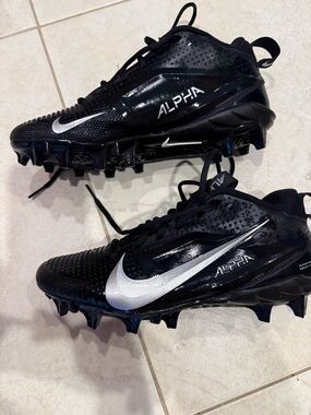 Nike Alpha Menace cleats
